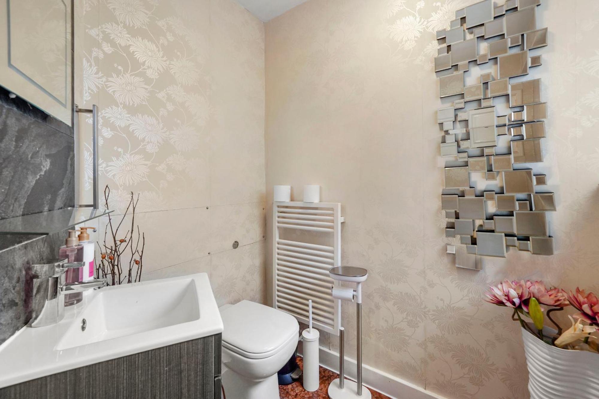 Mews House London With Private Patio & Parking 빌라 외부 사진