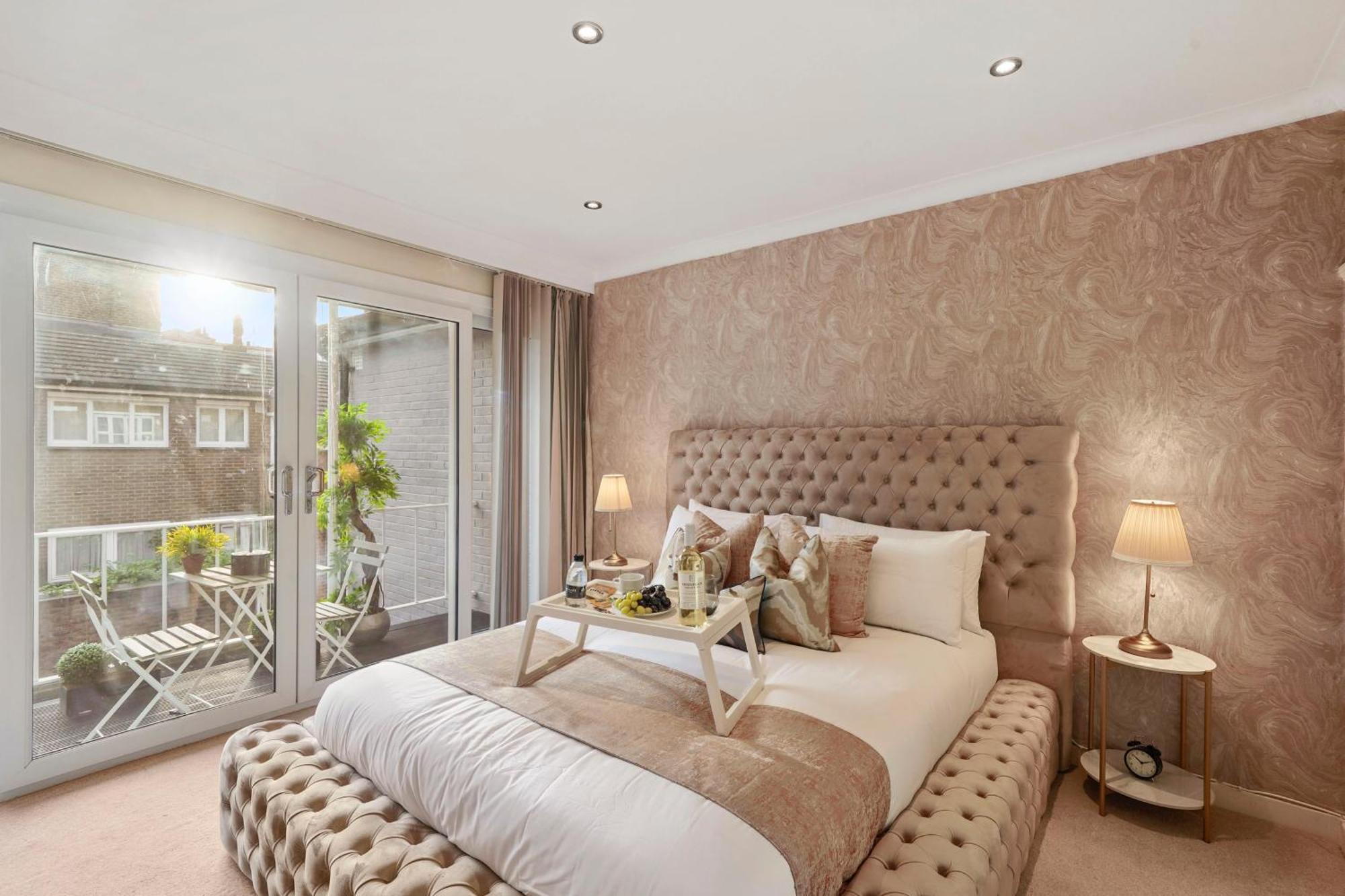 Mews House London With Private Patio & Parking 빌라 외부 사진